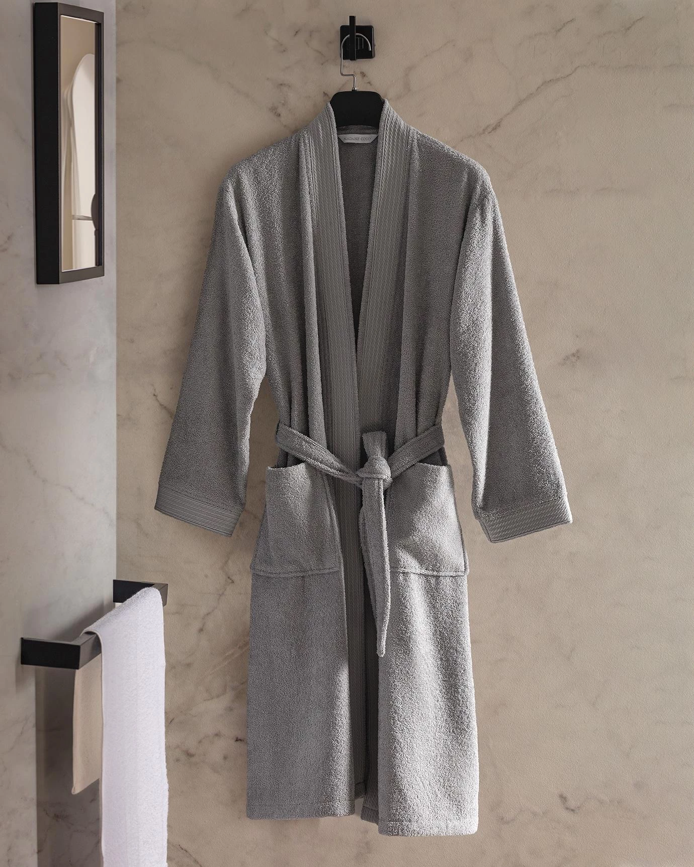https://cdn.madamecocolebanon.com/www.madamecocolebanon.com/public/data/products_gallery/65f31492e6fd5.webp