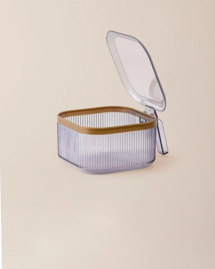 https://cdn.madamecocolebanon.com/www.madamecocolebanon.com/public/data/products_gallery/66d01a2576c6a.webp