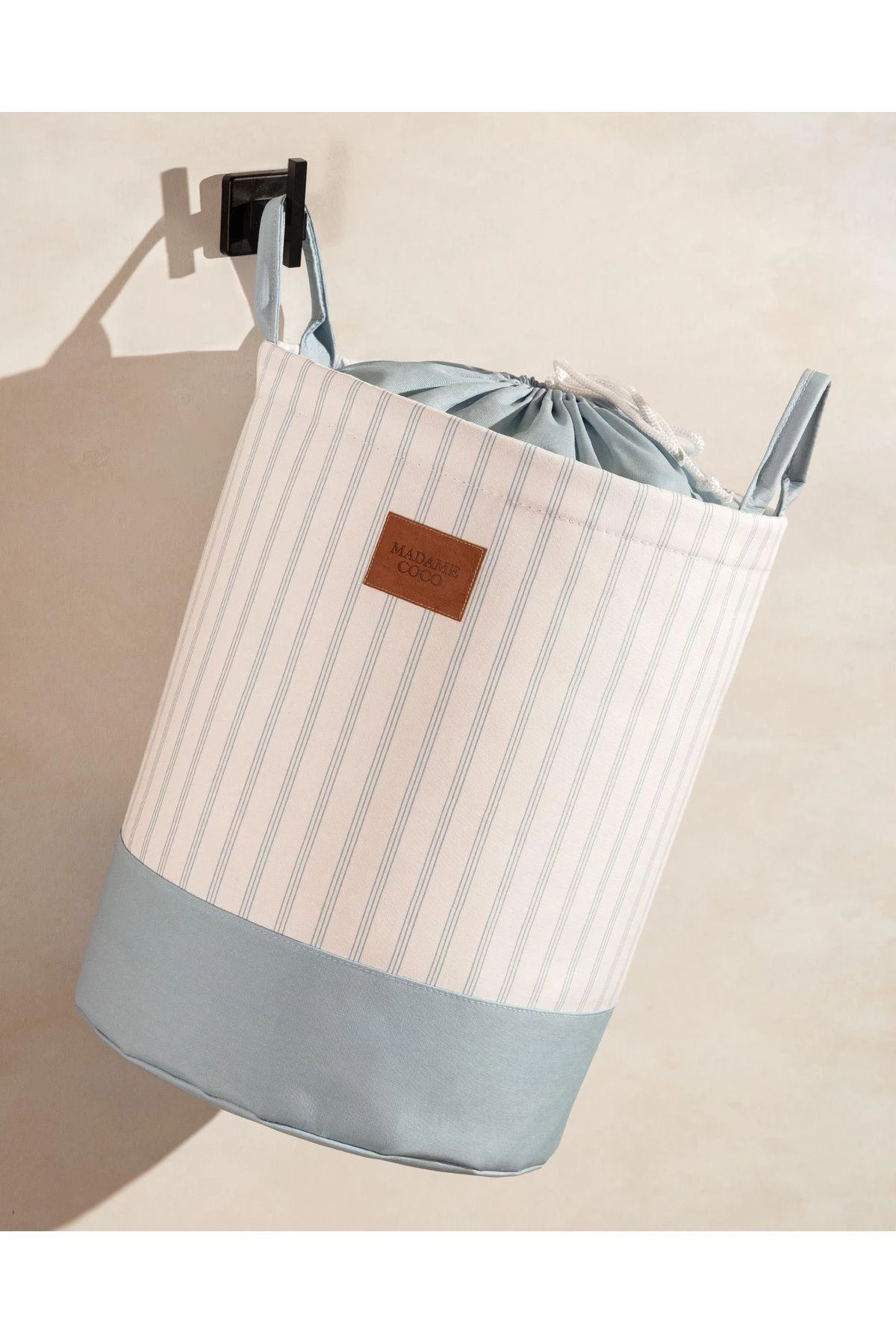 https://cdn.madamecocolebanon.com/www.madamecocolebanon.com/public/data/products_gallery/66d01a31c4c53.webp