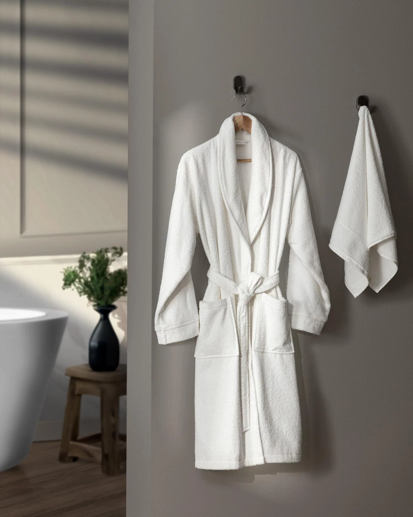 https://cdn.madamecocolebanon.com/www.madamecocolebanon.com/public/data/products_gallery/67066083282c9.webp