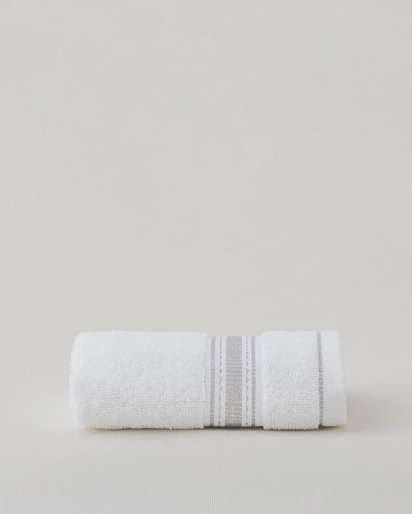 https://cdn.madamecocolebanon.com/www.madamecocolebanon.com/public/data/products_gallery/678a0f463389b.webp