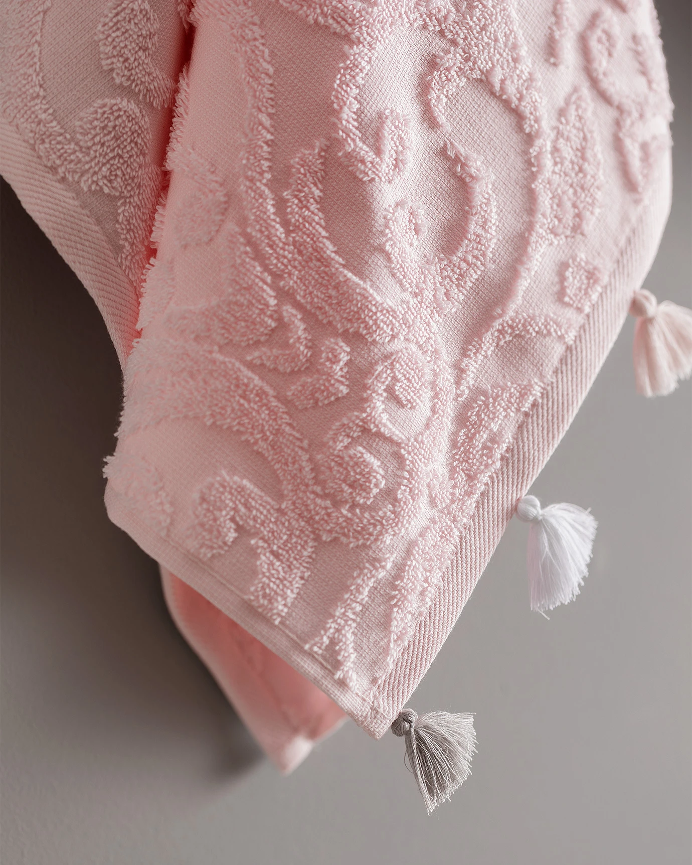 https://cdn.madamecocolebanon.com/www.madamecocolebanon.com/public/data/products_gallery/67f4c54d9cb5f.webp