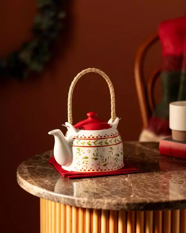 Dasher Teapot