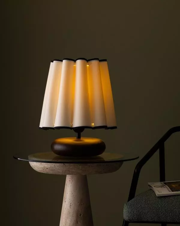 Elizabeth Lamp