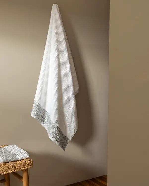 https://cdn.madamecocolebanon.com/www.madamecocolebanon.com/public/data/products_gallery_600_600/68676a0fa6a90.webp