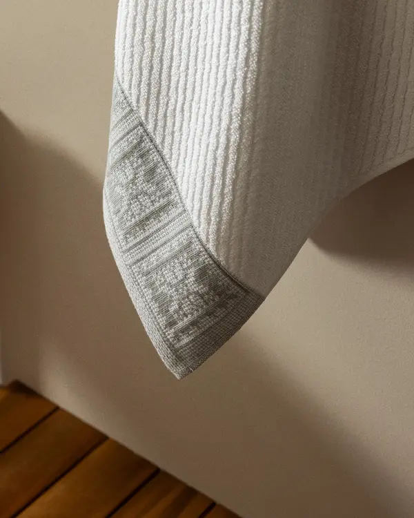 https://cdn.madamecocolebanon.com/www.madamecocolebanon.com/public/data/products_gallery_600_600/68676a0fa6a90.webp