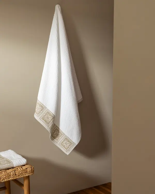 https://cdn.madamecocolebanon.com/www.madamecocolebanon.com/public/data/products_gallery_600_600/68676a11abea2.webp