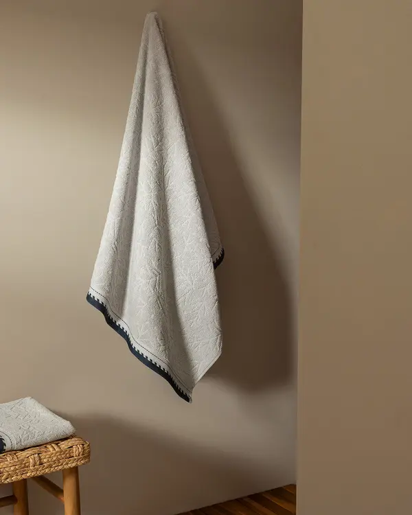 https://cdn.madamecocolebanon.com/www.madamecocolebanon.com/public/data/products_gallery_600_600/68676a197a6df.webp